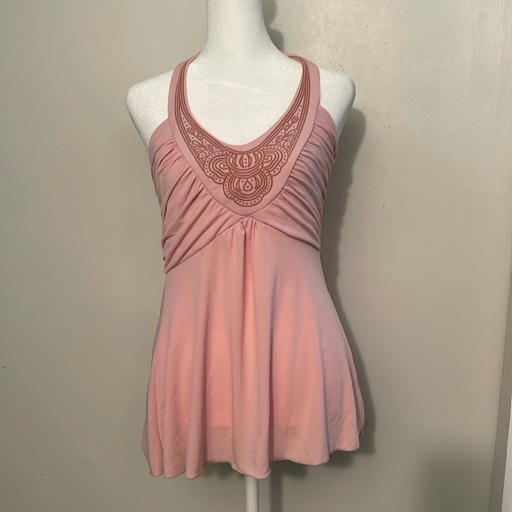 I.N. Muted pink halter top. Ties at neck size medium. 24-135